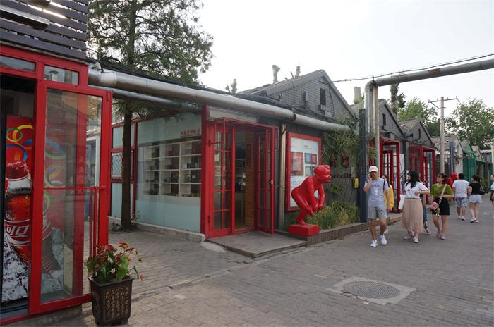 北京798一個(gè)從【舊廠(chǎng)房創(chuàng)意出來(lái)的藝術(shù)區(qū)】(圖9)