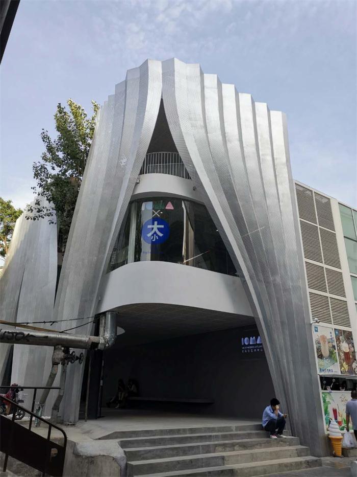 北京798一個(gè)從【舊廠(chǎng)房創(chuàng)意出來(lái)的藝術(shù)區(qū)】(圖14)