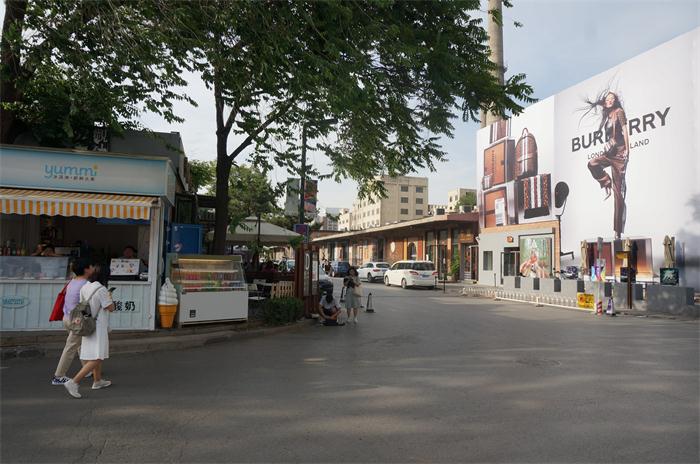 北京798一個(gè)從【舊廠(chǎng)房創(chuàng)意出來(lái)的藝術(shù)區(qū)】(圖7)